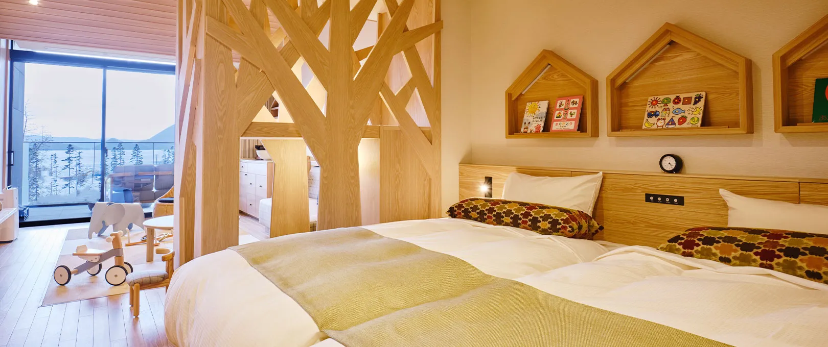 Image:Japanese/Western Family Room/Kid’s Haven With Open-Air Bath