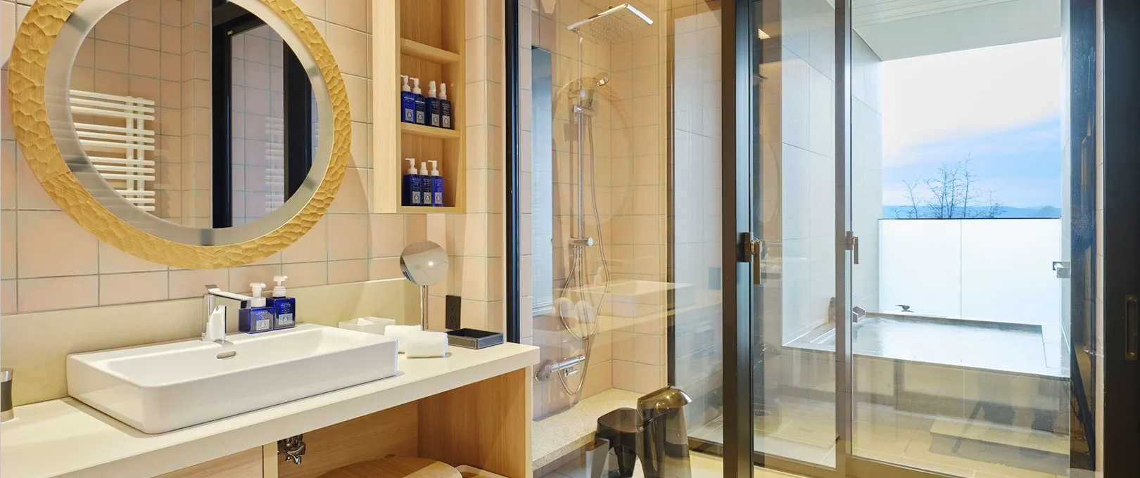 Image:Japanese/Western Family Room/Kid’s Haven With Open-Air Bath