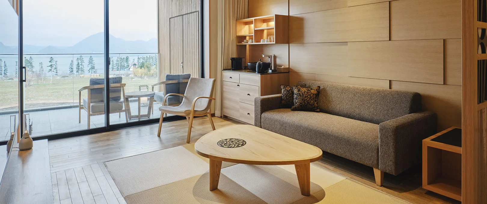 Image:Japanese/Western Room With Open-Air Bath (East Wing)