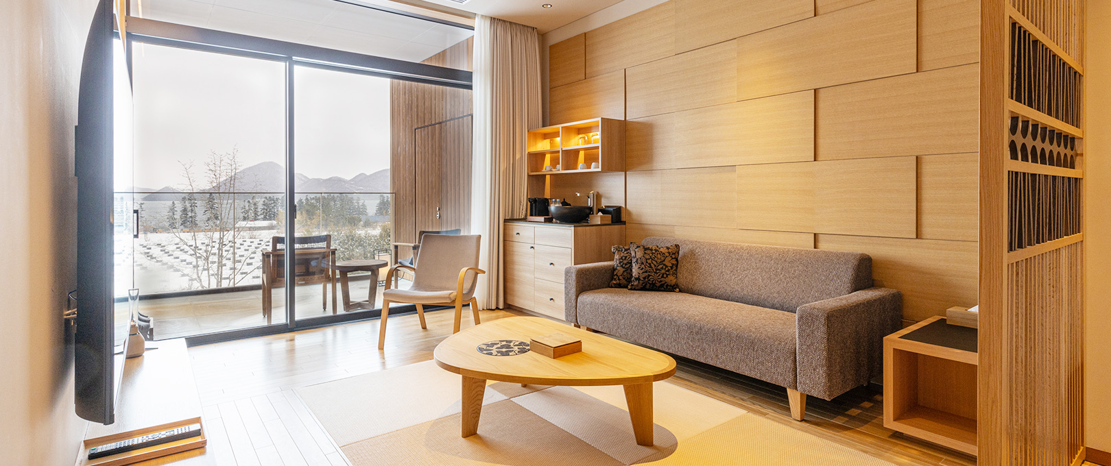 Image:Japanese/Western Room With Open-Air Bath (East Wing)