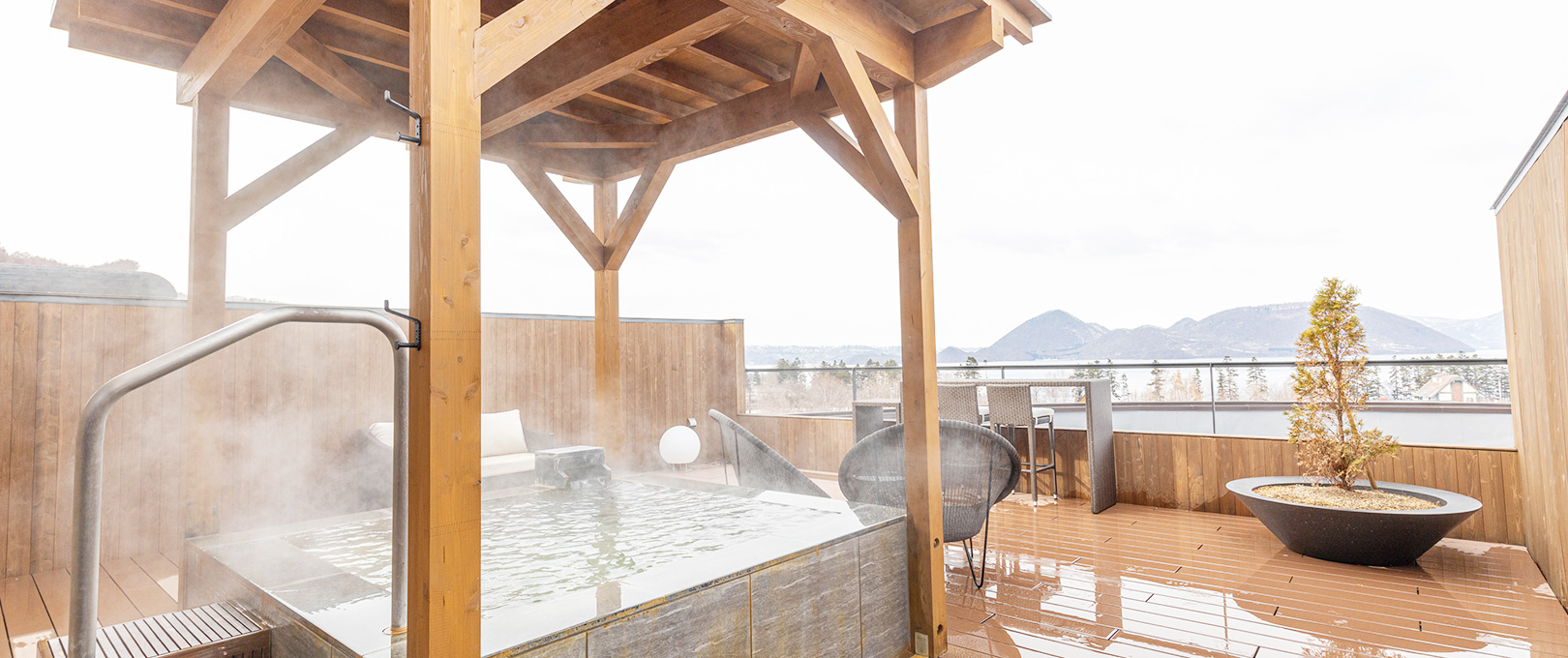 Image:Japanese/Western Room With Open-Air Bath (West Wing)